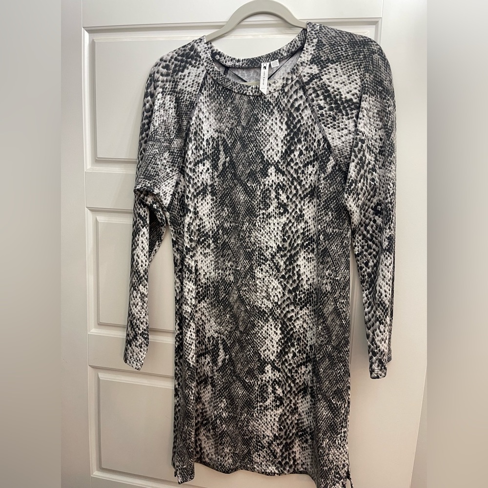 Long sleeve knit snake print dress. Very comfortable